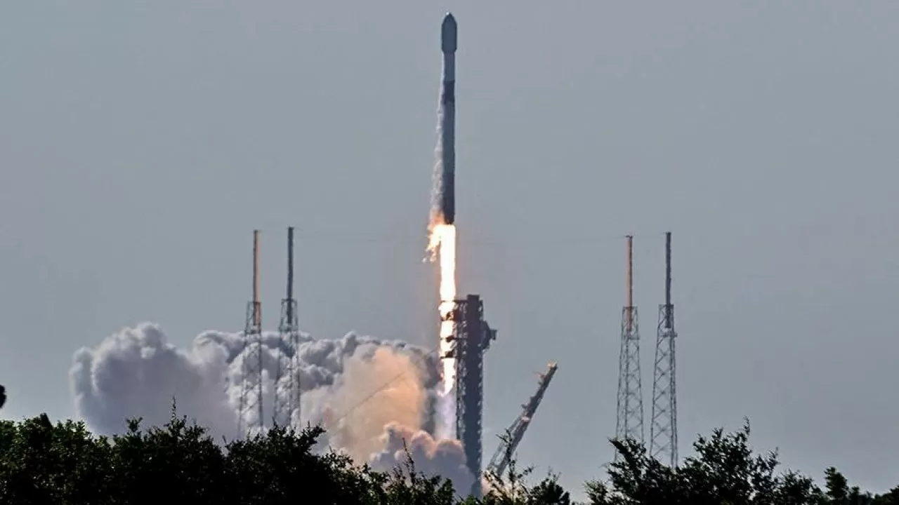SpaceX запустила ракету Falcon 9 с 27 спутниками Starlink