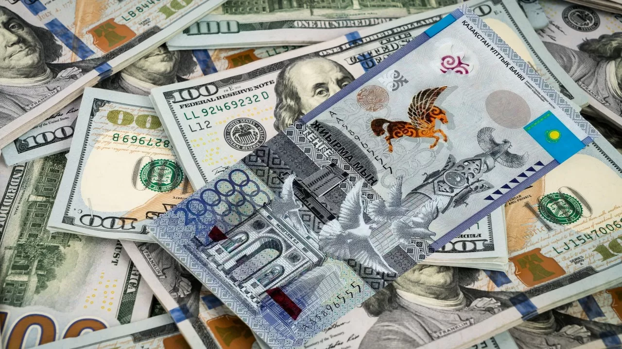 Сколько долларов продадут из Нацфонда Казахстана в июне