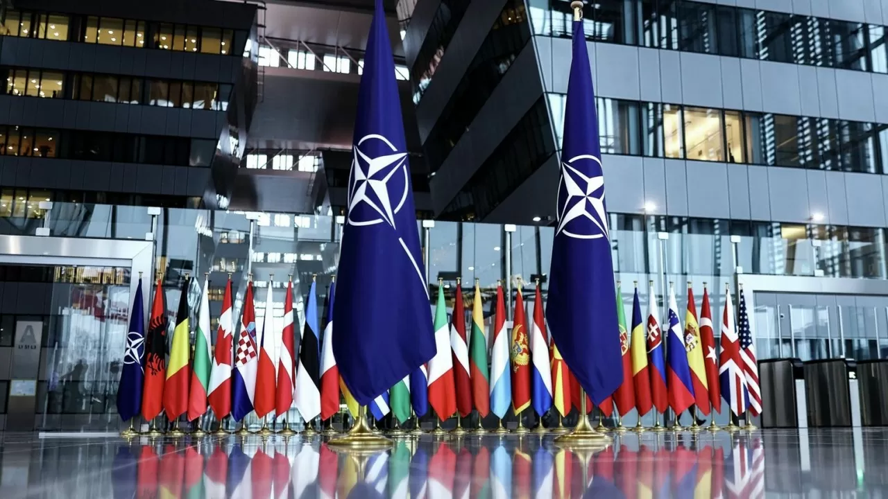 НАТО будет следить за Россией и Украиной из космоса 