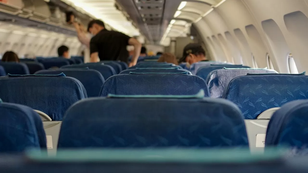 Самолет Air Astana внезапно сел в Атырау 