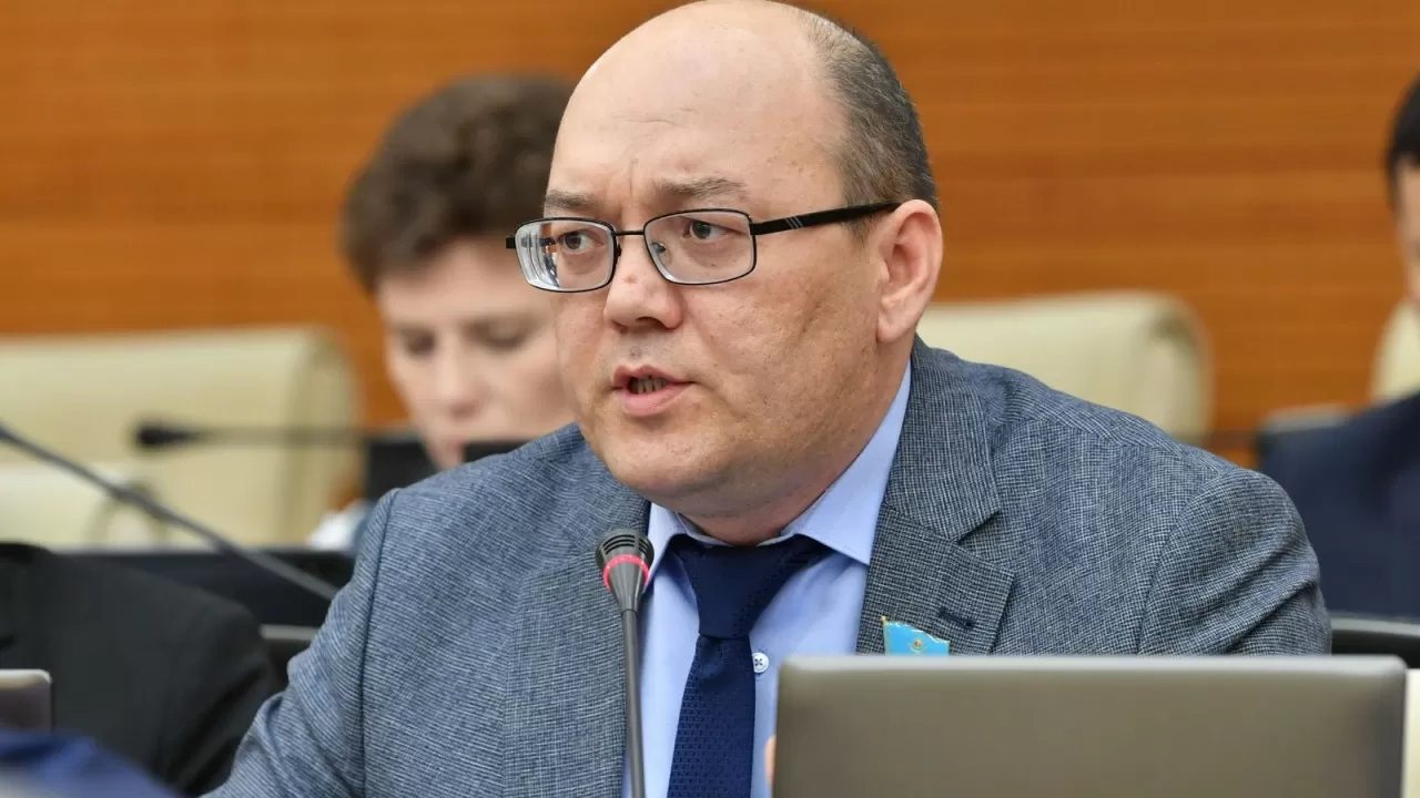 Депутат ең төменгі күнкөріс деңгейін 115 мың теңгеге жеткізуді ұсынды