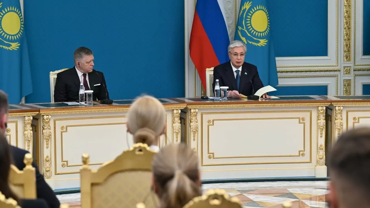 Токаев пригласил словацких партнеров к участию в Транскаспийском коридоре