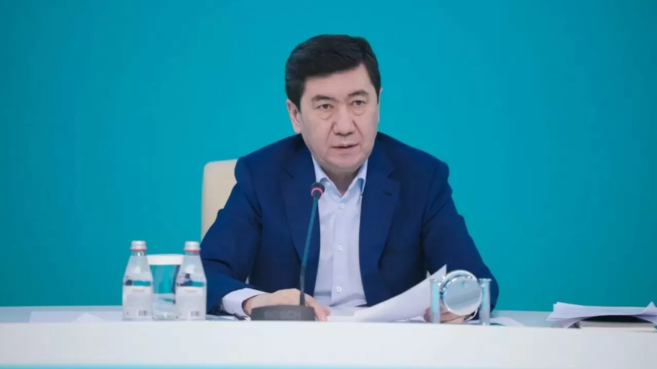 Спикер мажилиса упрекнул правительство за отписки на запросы 