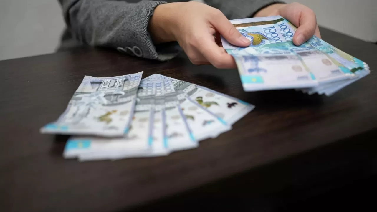 144 млн теңгеден астам ақша ұрлаған мектеп бухгалтерлеріне сот үкімі шықты 