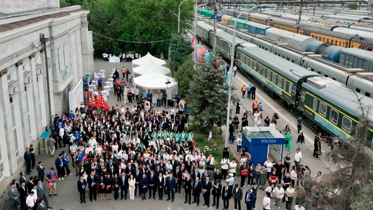 Сианьнан шыққан халықаралық туристік пойыз Алматыға келді