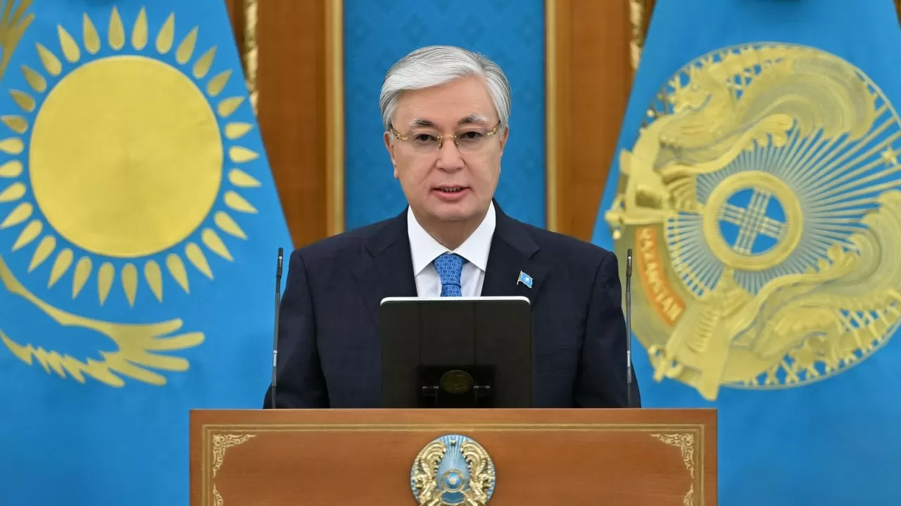 Токаев наградил работников СМИ