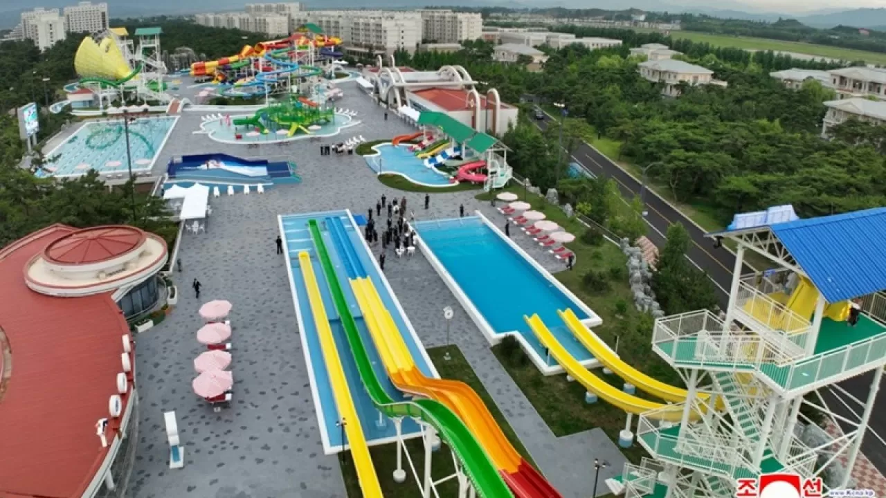 Ким Чен Ын открыл первый в КНДР курорт на 20 тыс. туристов