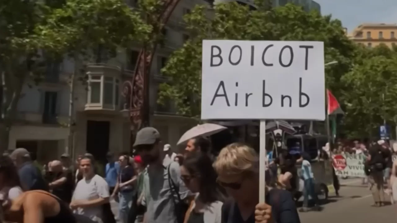 Жители Европы митингуют против массового туризма