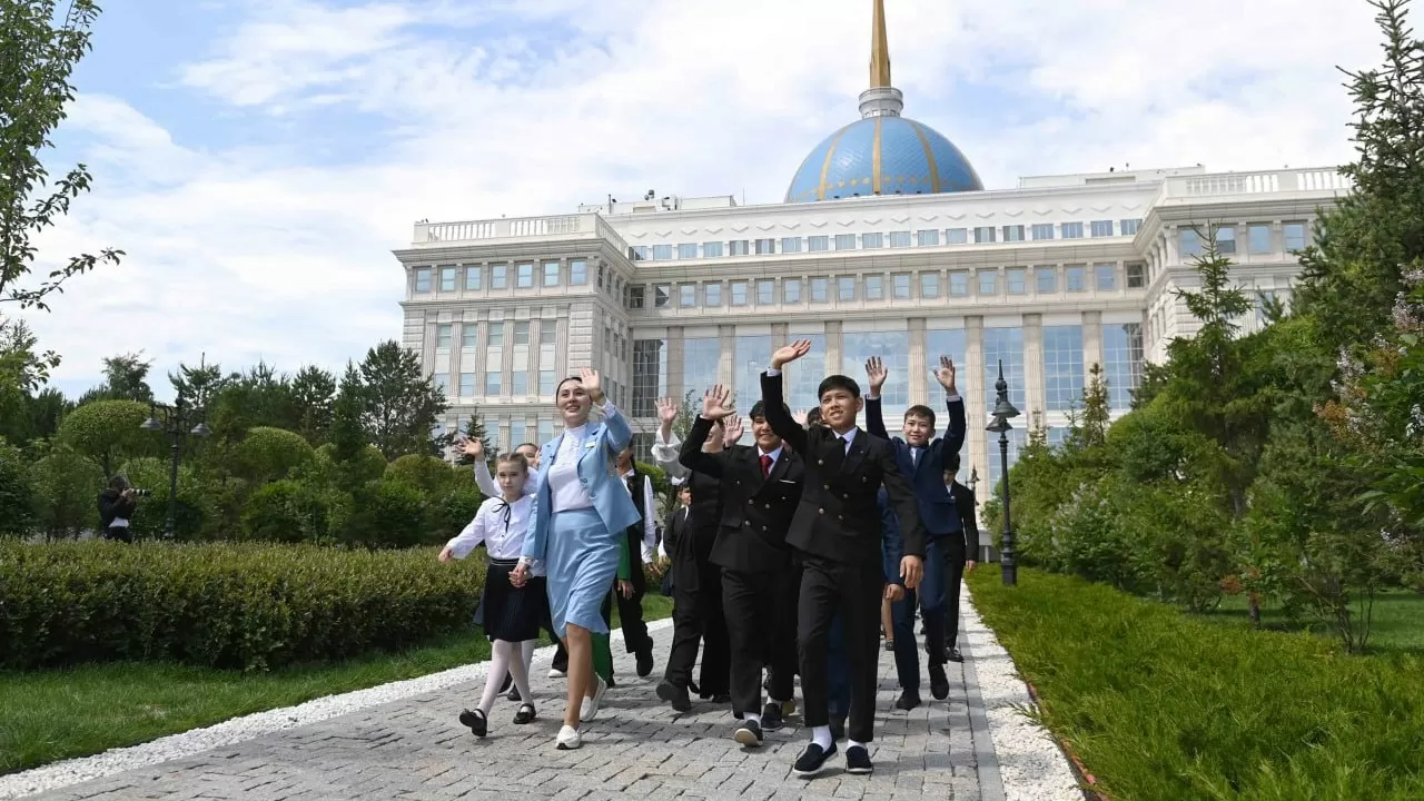 Казахстанские школьники побывали в резиденции президента РК