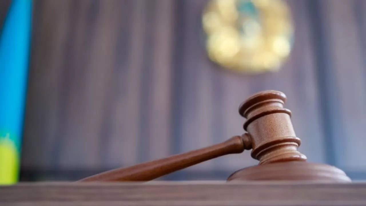 Алматыда 12 млн теңге жымқырған шенеунік сотталды