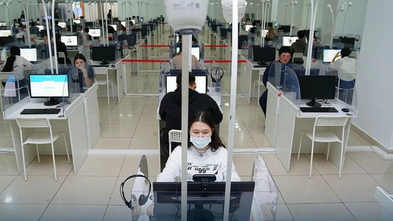 ҰБТ-дан 100-ден астам адам шығарылып, тест нәтижесі жойылды