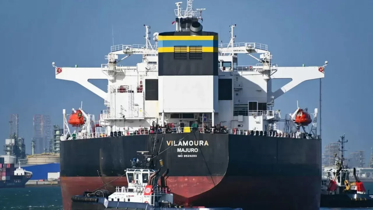 В Ливии на танкере с нефтью произошел взрыв