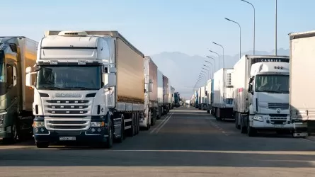 Очередь из фур на казахстанско-российской границе образовалась из-за ремонта дороги?