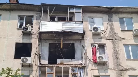 В Актобе идет обследование дома после взрыва