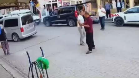 Люди выбегали на улицы: в Турции произошло землетрясение 