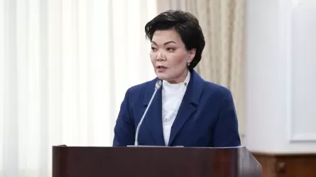 Министр екі аяғынан айырылған қыз балаға қандай жәрдемақы берілетінін айтты 