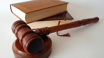 Во взяточничестве и хищении обвиняются чиновники к Караганде 