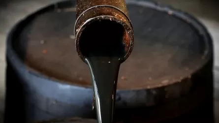 Цены на нефть растут на фоне беспокойства о поставках и слабого доллара 