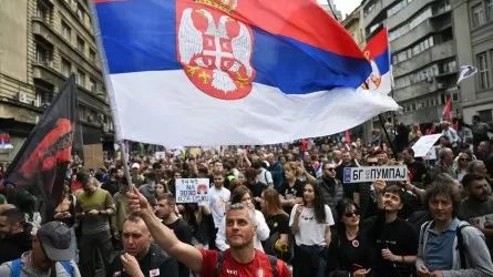 Сербия халқы ел басшысының ауысқанын талап етіп көтерілді