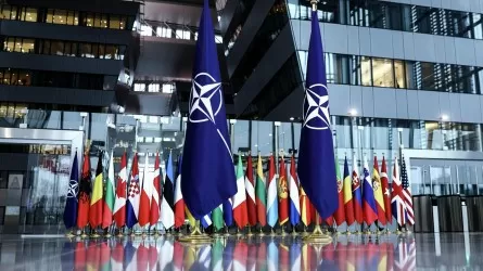 НАТО будет следить за Россией и Украиной из космоса 