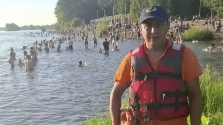 Ертіс суына батып бара жатқан әкесі мен баласы құтқарылды