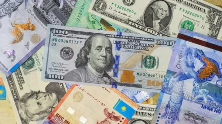 На 0,03% ослаб средневзвешенный курс тенге по отношению к доллару 