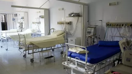 Из больницы выписалась девочка, лишившаяся ног в ДТП с автобусом в Астане