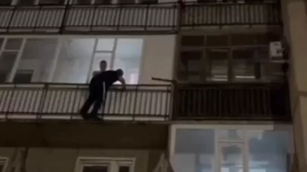 Полицейские Семея спасли ребенка, запершегося в доме 