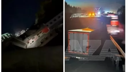 Ресейде пойыз апатқа ұшырап, 7 адам көз жұмды