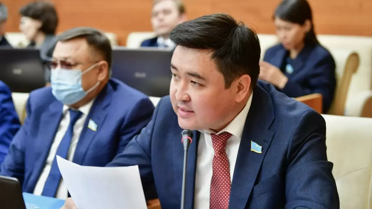 Мерзімі өтетін дәріні науқастарға ұстатып жіберген – депутат 