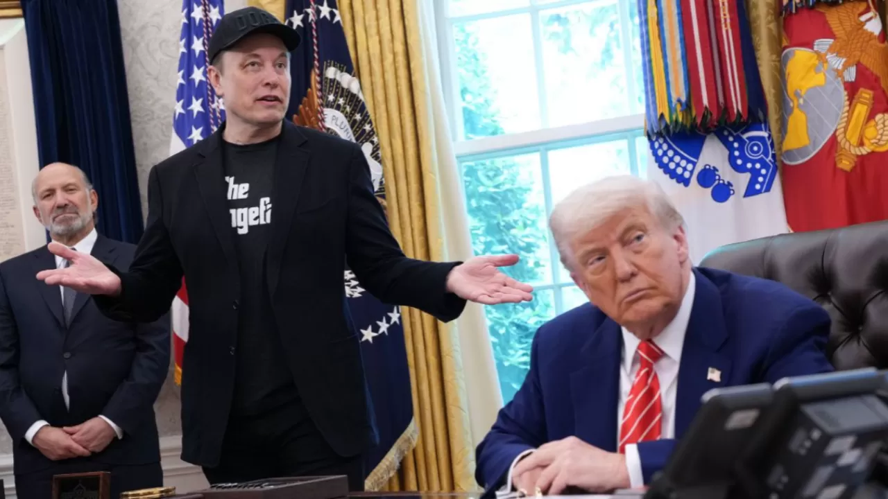 Маск пен Трамптың текетіресі екеуіне де жақсылық әкелмей тұр 