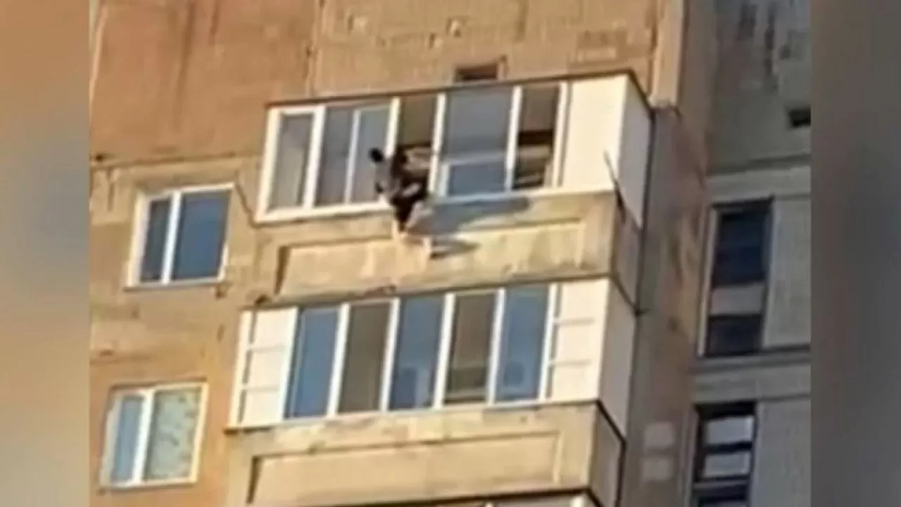Полицейлер өз-өзіне қол жұмсамақ болған ер адамды құтқарып қалды