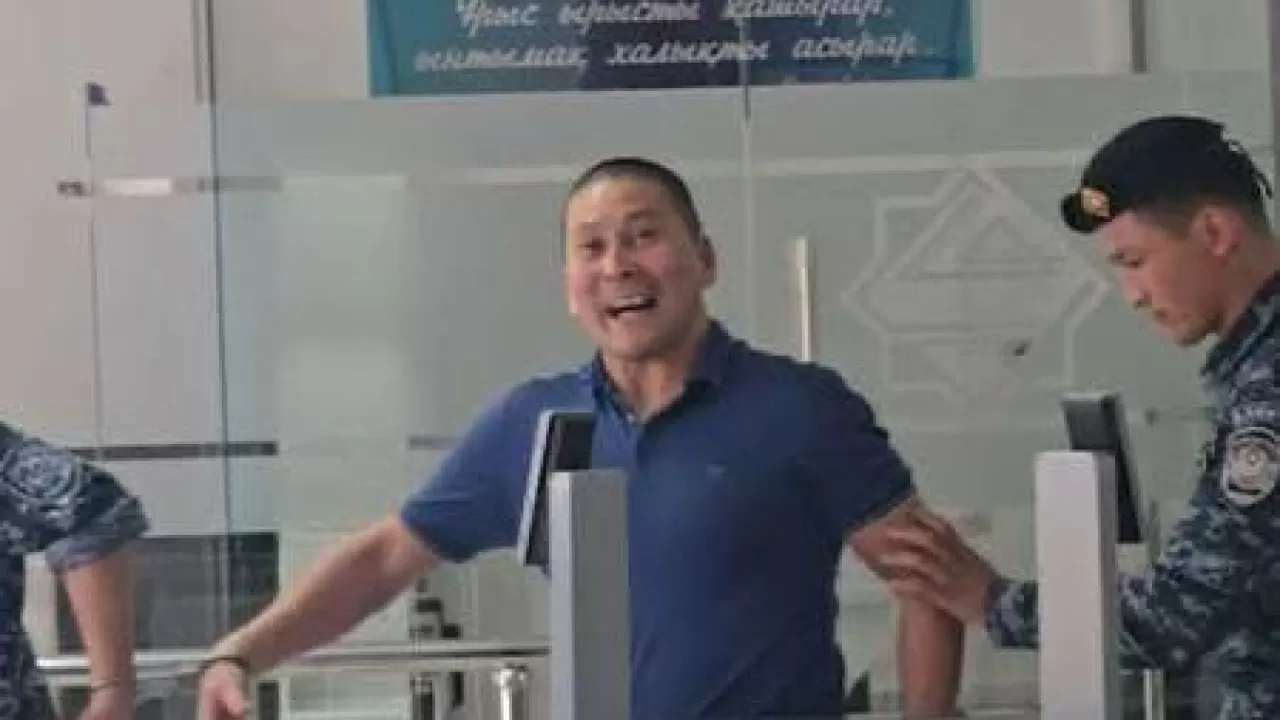 Кішкентай қызбен жыныстық қатынасқа түскен бұрынғы мектеп директоры 2,5 жылға ғана сотталды