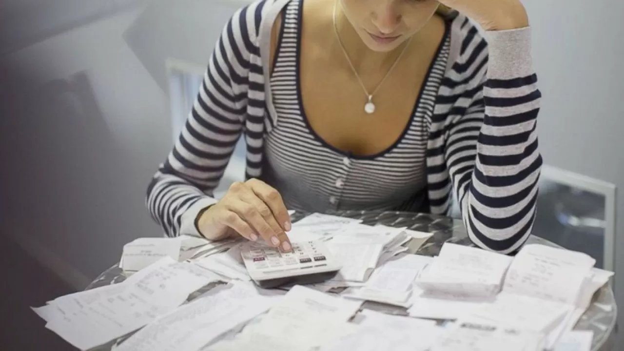 Мать-одиночка с миллионными кредитами выиграла суд у четырех казахстанских банков 