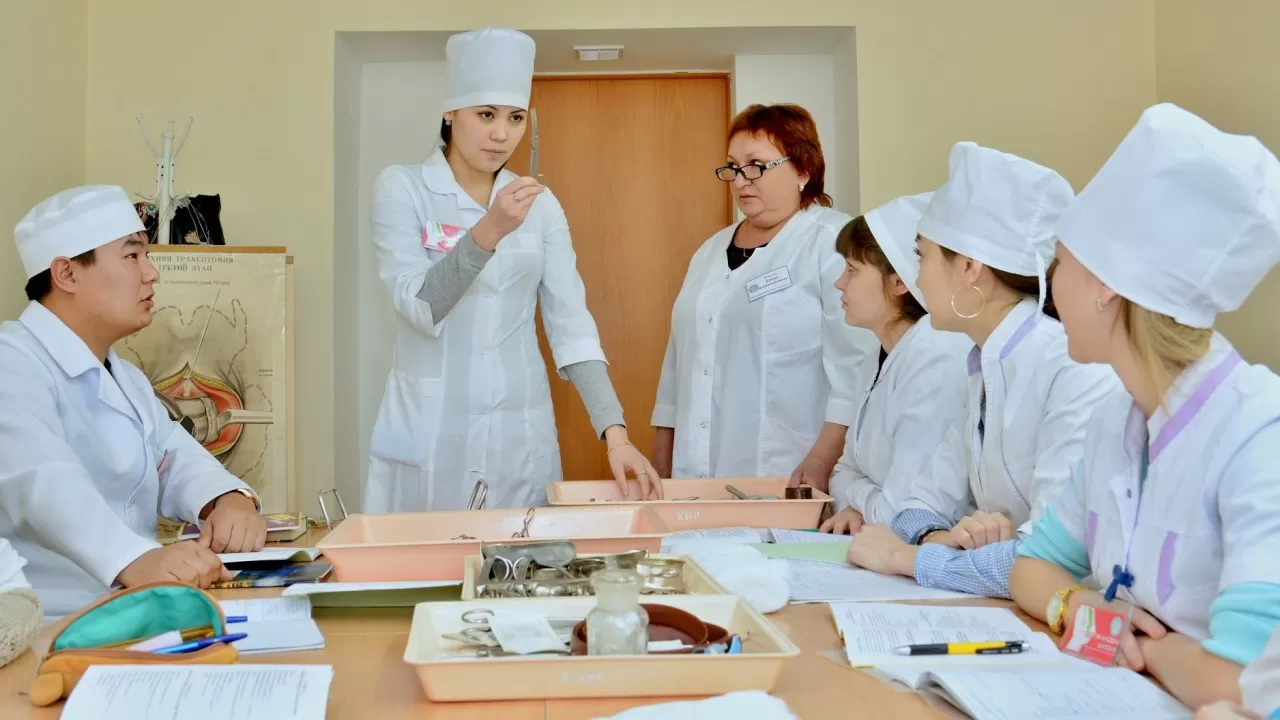 Медицина колледжіне түсушілерге арнайы емтихандар енгізілді