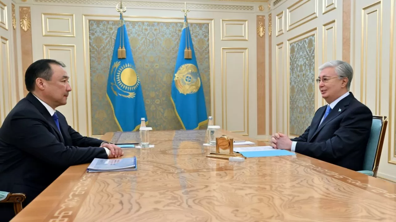 Президент Казахстана поручил увеличить пропускную способность транзитных коридоров