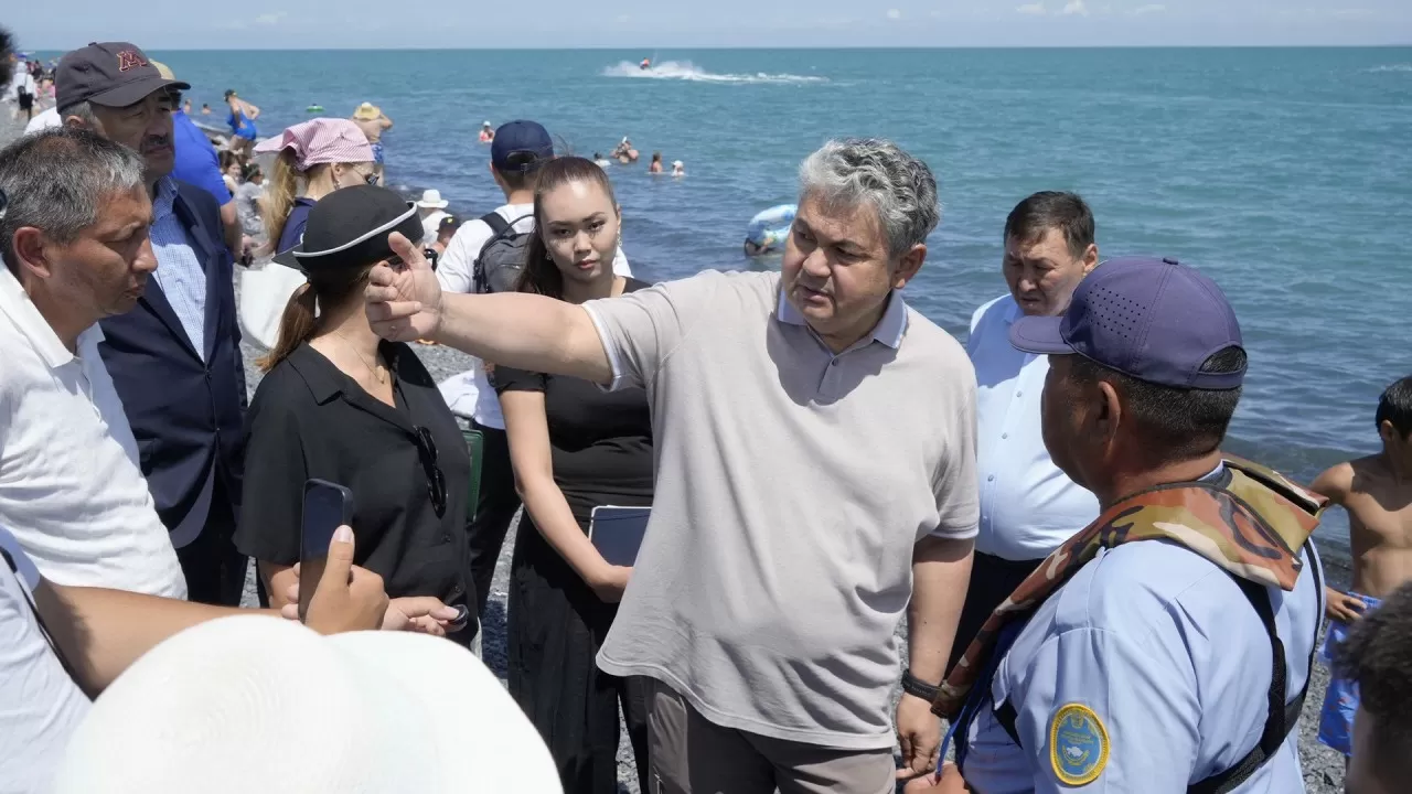 Президенттің сынынан кейін Ермек Көшербаев Алакөлдегі демалыс аймақтарын тексерді