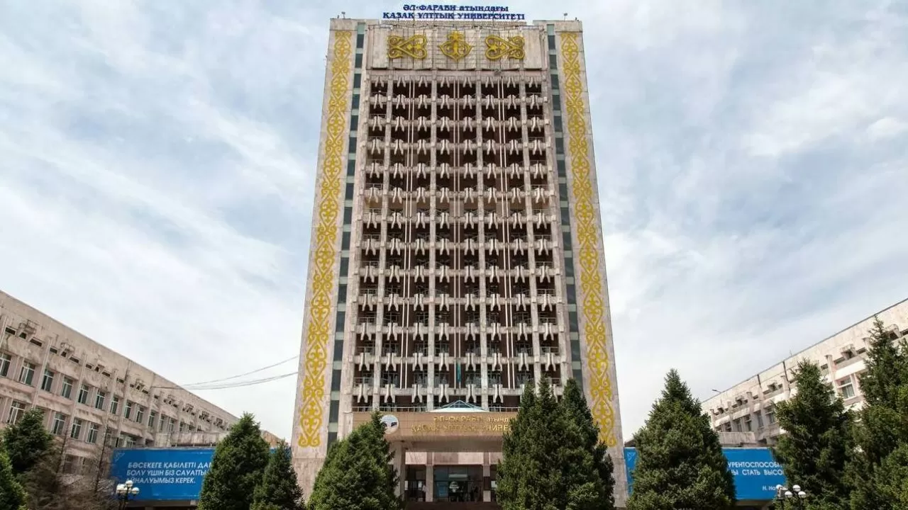 Алматыда университет ғимаратынан студент құлап, көз жұмды
