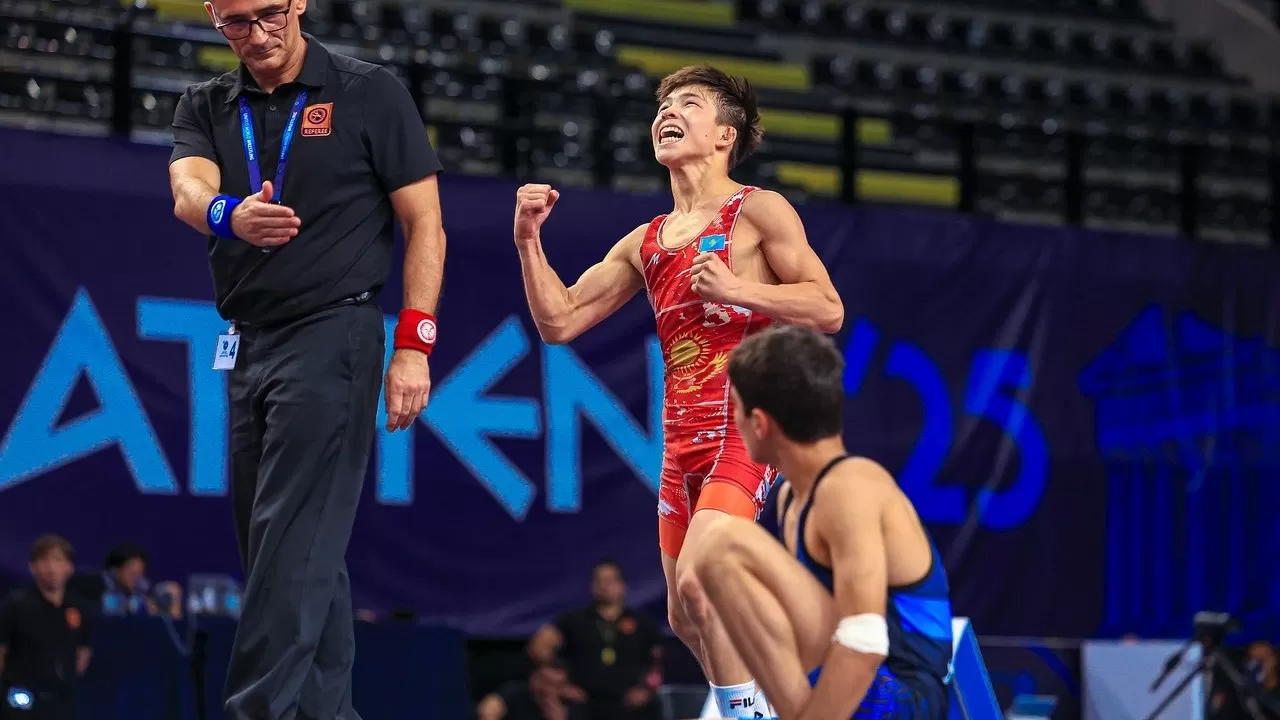 Казахстанец завоевал золото чемпионата мира U17 по греко-римской борьбе