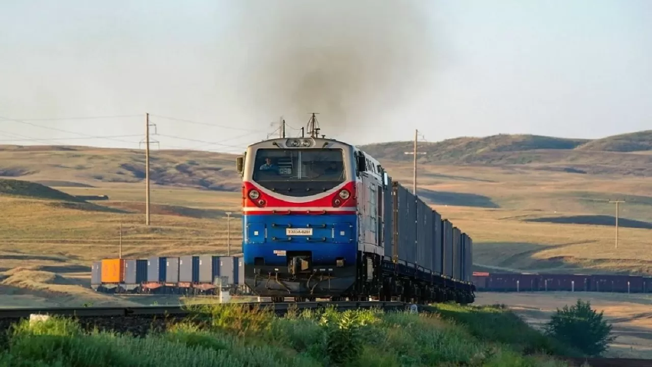 Қарағанды облысында пойыз соққан екі жастағы бала көз жұмды