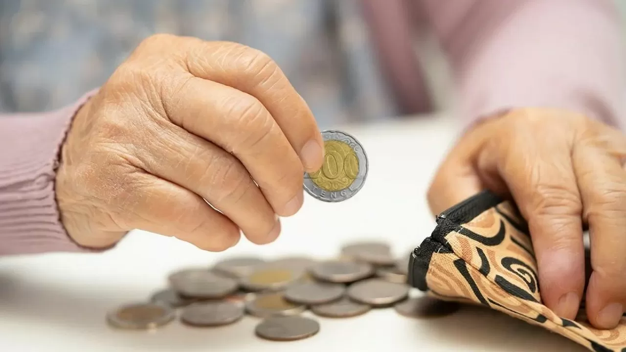 Қазақстанда зейнетақы төлемдері жаппай тоқтатылып жатыр