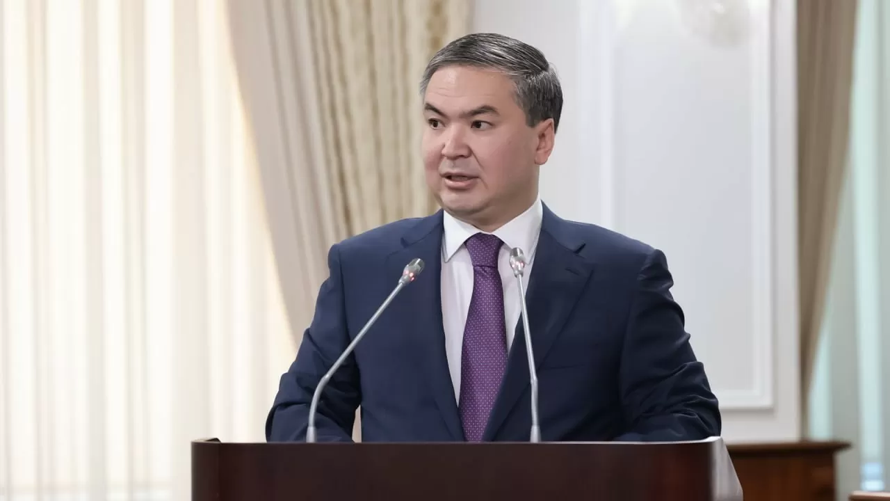 "Назар аударыңыз, металлургияның қарқыны мәз емес!": Үкімет басшысы министрді сын садағына алды