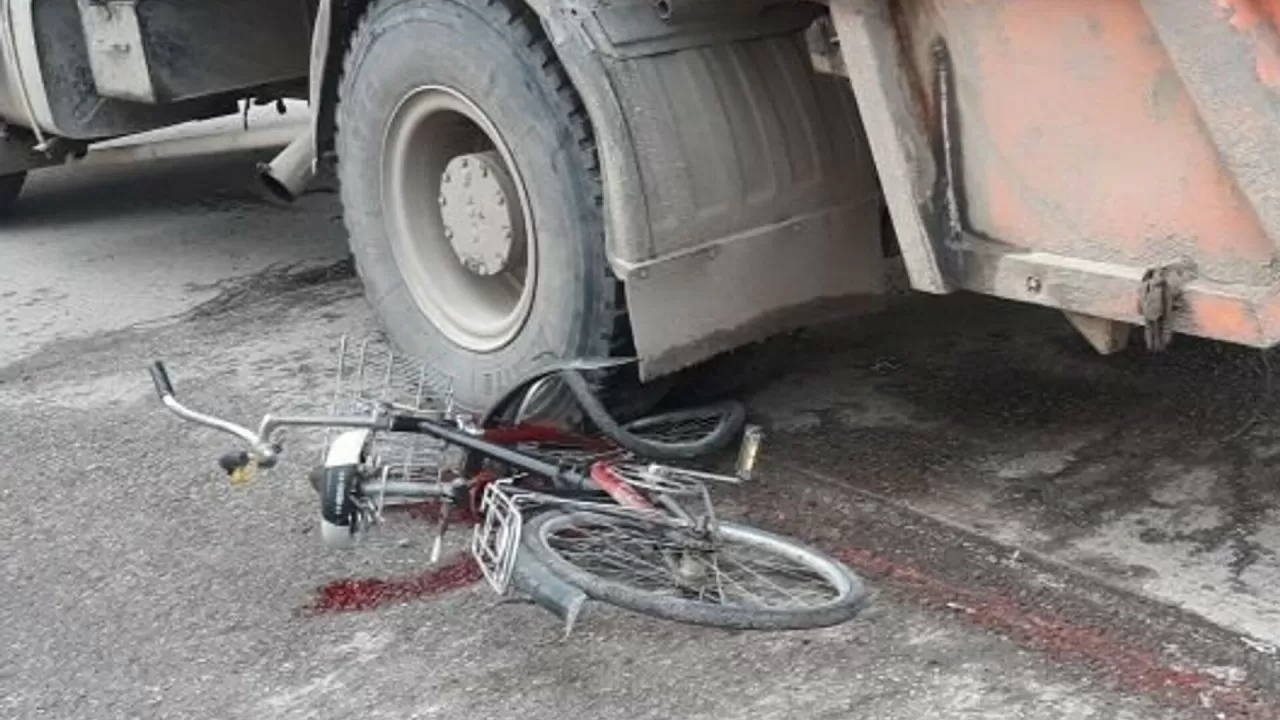 Ақтөбеде 13 жастағы баланы КамАЗ қағып, мерт қылды