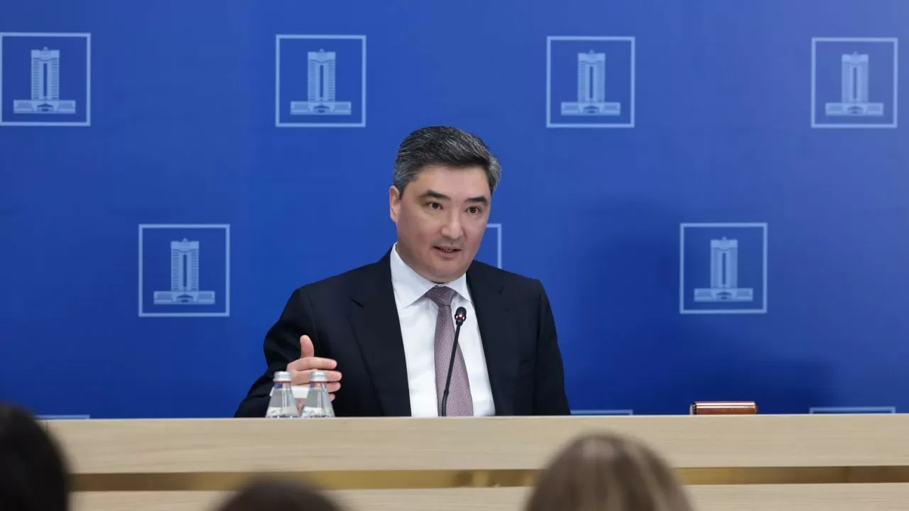 "Жақсы көрінгім келмейді": Бектенов коммуналдық қызмет қымбаттай беретінін айтты