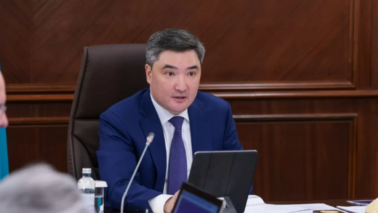 Олжас Бектенов мерзімі кешіктірілген жобаларды сынға алды