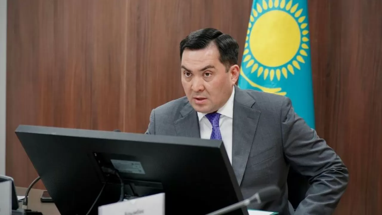 Долг в 3 млрд тенге и угроза срыва отопления: минэнерго РК берет угольную отрасль под контроль 