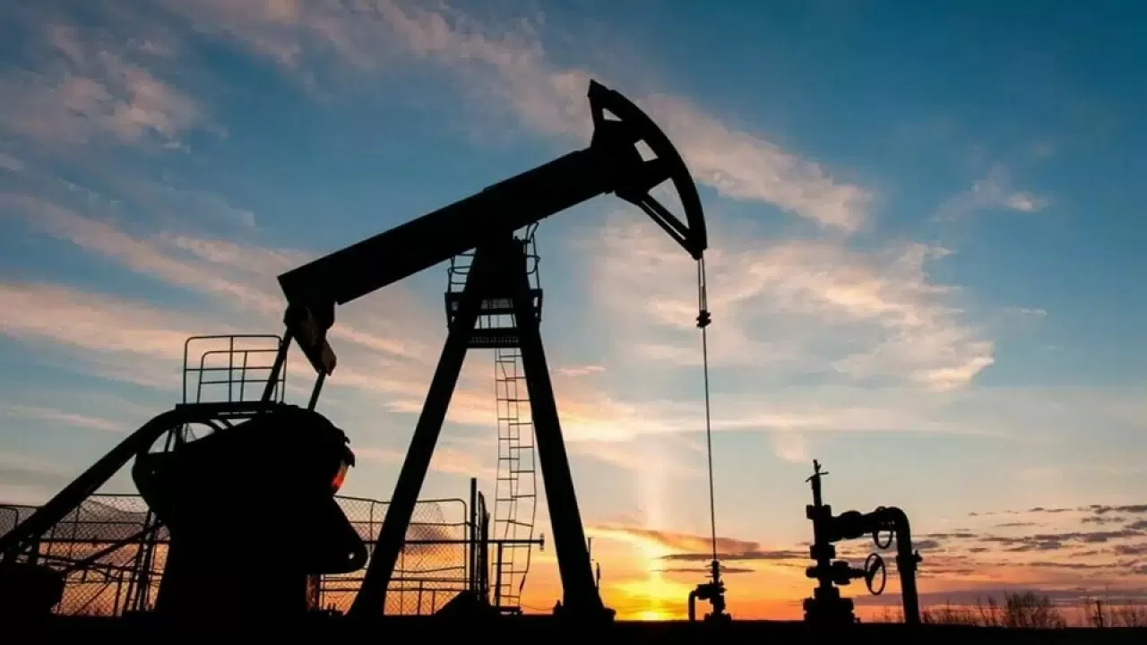 Нефть падает на фоне неожиданного увеличения добычи ОПЕК+ в августе 