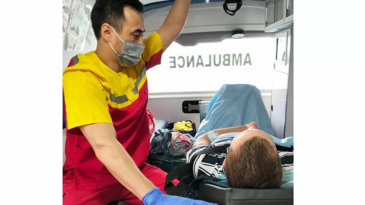 Хирурга срочно эвакуировали в Астану после нападения пациента в Костанайской больнице