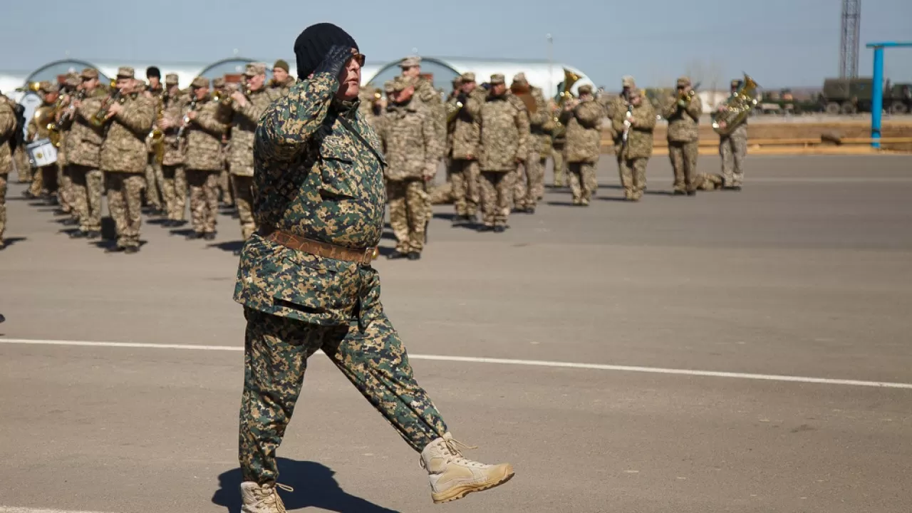 Призыв или побег: как армия в Казахстане теряет доверие молодежи