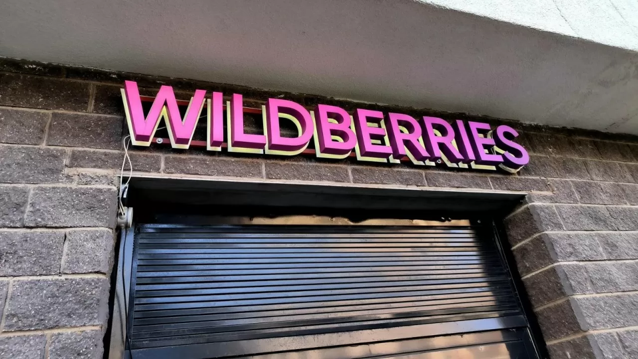Wildberries арқылы адамдарды алдаған азамат Дубайда ұсталып, елге жеткізілді